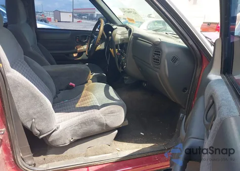 1999 Chevrolet S-10 Ls z USA, uszkodzony, nr VIN 1GCCS14X4XK233625